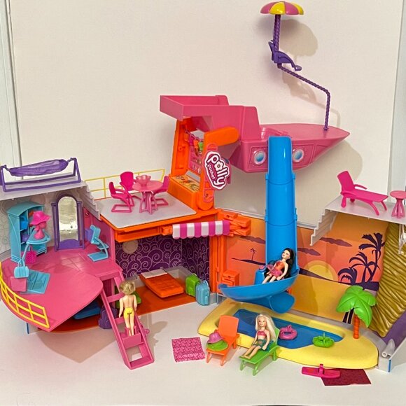 Polly Pocket! So Hip Cruise Ship Playset with 3 Dolls, Accessories and Box - Picture 4 of 16
